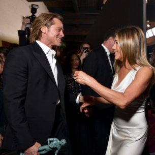 Brad Pitt và Jennifer Aniston ăn mặc như… cô dâu chú rể tại SAG Awards 2020