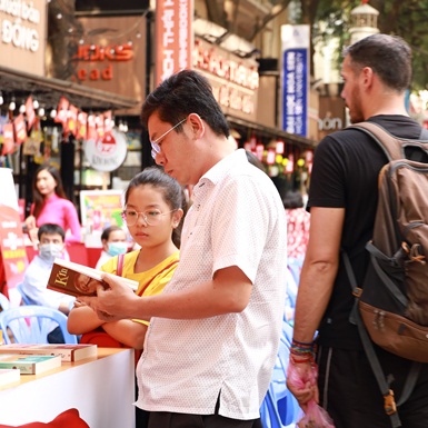 “Tuần lễ hoạt động kỷ niệm 90 năm thành lập Đảng Cộng sản Việt Nam” diễn ra sôi nổi tại Đường sách Tp.HCM