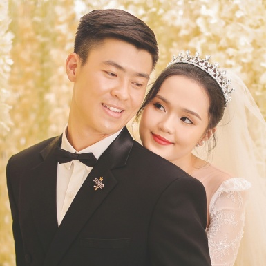 Chung Thanh Phong thực hiện trang phục cưới cho cặp đôi Duy Mạnh – Quỳnh Anh chỉ trong 1 tuần