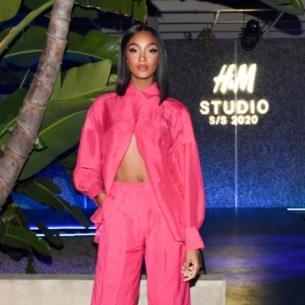 Jourdan Dunn xinh xắn, trẻ trung trong tông màu hồng tại tiệc của H&M tại Los Angeles