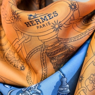 Hermès ra mắt kiệt tác trên lụa mang tên Double Face Carré