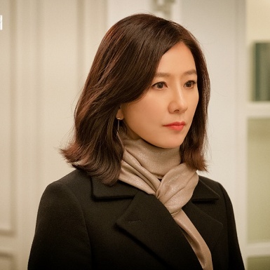 Kim Hee Ae và những điều cần biết về nữ chính 53 tuổi đang gây bão với “Thế giới hôn nhân”