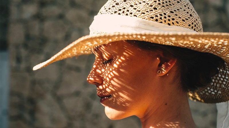 Không chỉ có da mặt, đây là những vùng cơ thể cũng cần được thoa kem chống  nắng - Tạp chí Đẹp