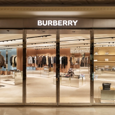 Burberry mang đến không gian hoàn toàn mới tại hai cửa hàng ở Hà Nội