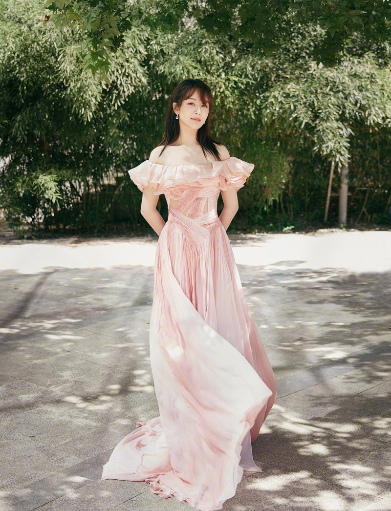 Dương Tử diện váy hồng, như bước ra từ truyện cổ tích, antifan cũng phải  