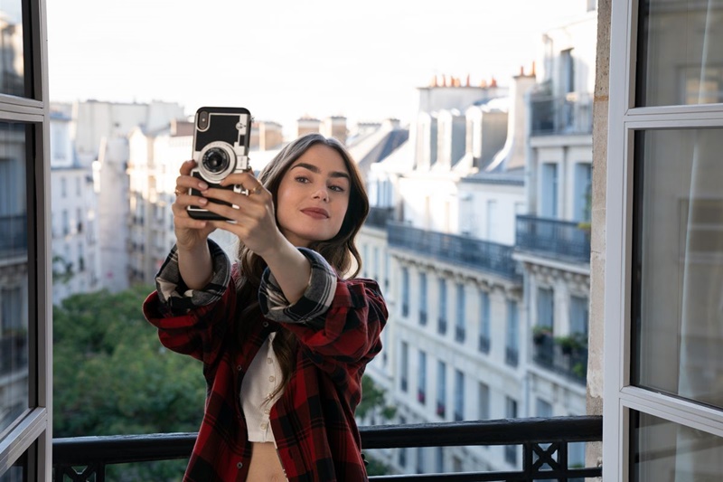 5 bài học làm đẹp vỡ lòng để trở thành quý cô nước Pháp đích thực như “Emily in Paris”