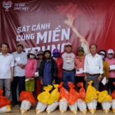 Cơ hội trúng 7 quả bóng vàng và 8.000 huy chương vàng cho người hâm mộ bóng đá Việt Nam