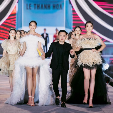 Tiểu Vy, Kỳ Duyên đảm nhiệm vai trò vedette trong show giới thiệu BST “Poison” của NTK Lê Thanh Hòa