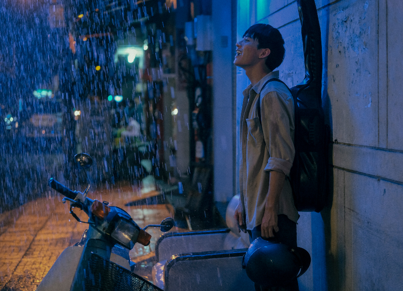 Sài Gòn, mơ, đêm mưa - một sự kết hợp kì diệu giữa những thứ nhẹ nhàng, lãng mạn, và đầy cảm hứng. Hãy xem những hình ảnh này để cảm nhận sự uyển chuyển đẹp đẽ của thành phố vào mỗi đêm mưa.