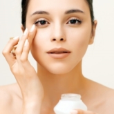 4 dòng sữa rửa mặt than hoạt tính làm sạch da hiệu quả