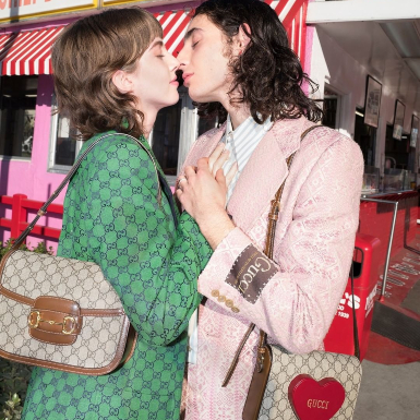 Gucci giới thiệu những gợi ý quà tặng Valentine lãng mạn với hình ảnh mang âm hưởng thập niên 70