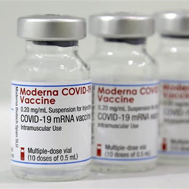 Chuyên gia y tế: Vắcxin ngừa COVID-19 của Moderna có tác dụng phụ