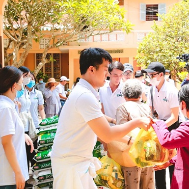 Hành trình chia sẻ hạnh phúc và tình thương của Dr Huy Clinic đến bà con vùng đất Trà Ôn
