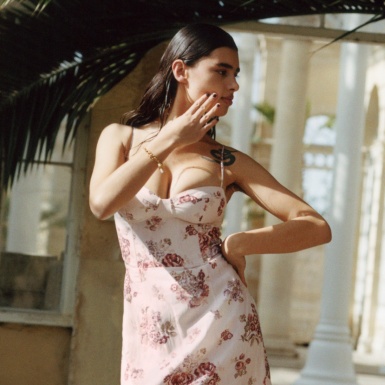 H&M hợp tác với Brock Collection ra mắt BST thời trang nữ lãng mạn và tinh tế