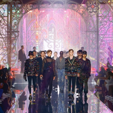 BST Dolce & Gabbana Xuân Hè 2022 – “Liệu pháp ánh sáng” được tạo nên từ mật ngữ truyền thống