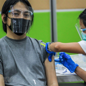 Philippines: Tặng gạo để khuyến khích người dân tiêm vaccine