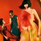 Vẻ nữ tính đương đại nhuốm màu nghệ thuật nổi bật trong loạt hình quảng bá mới của Dior