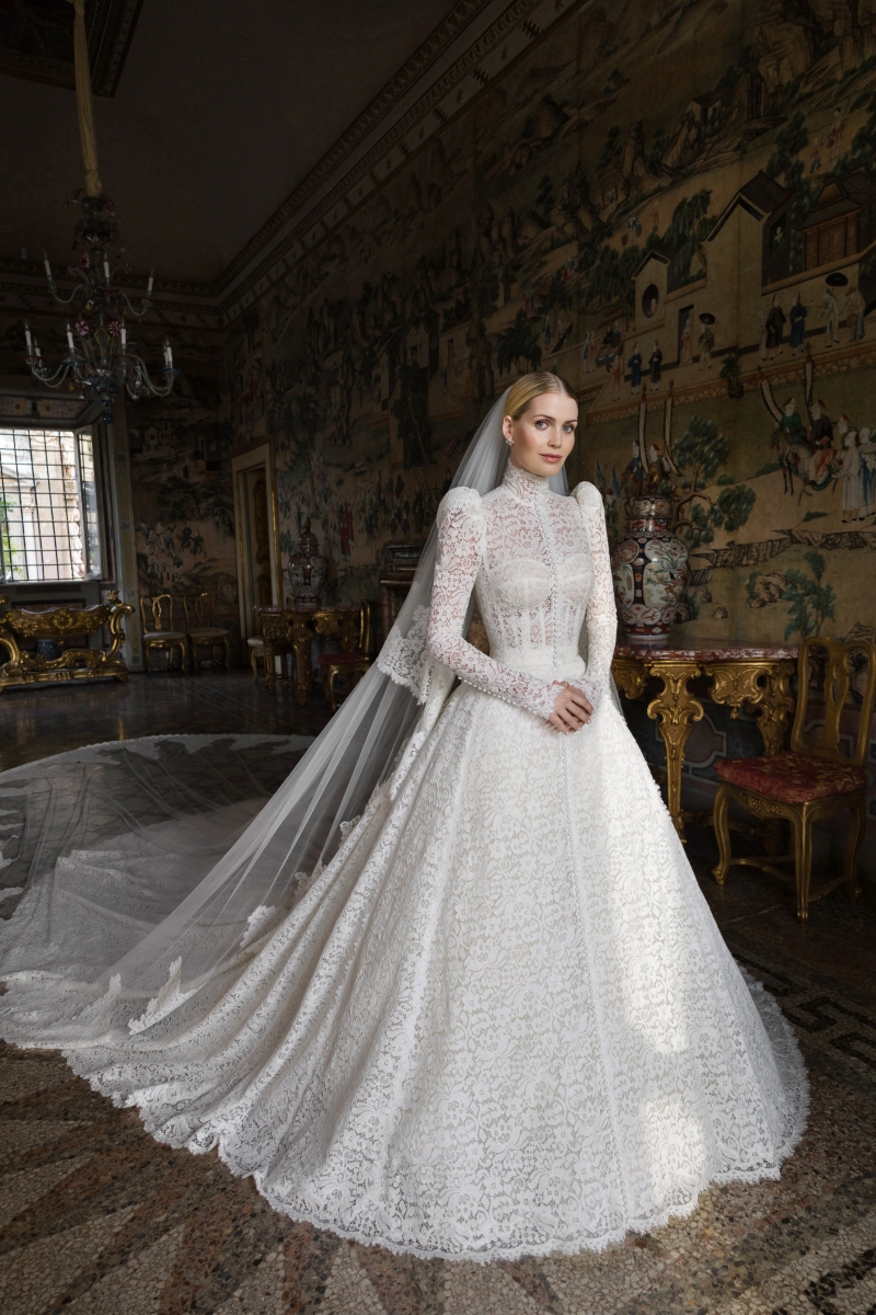 7 kiểu váy cưới vượt thời gian cho cô dâu yêu thích phong cách cổ điển   ELLE