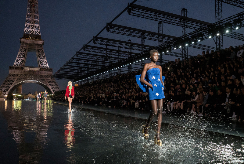 Tuần lễ thời trang Fashion Week là gì? Tuần lễ thời trang Paris 2021