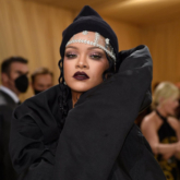 Thông điệp về sự trao quyền đằng sau set đồ “Streetwear Couture” đen của Rihanna tại thảm đỏ Met Gala 2021