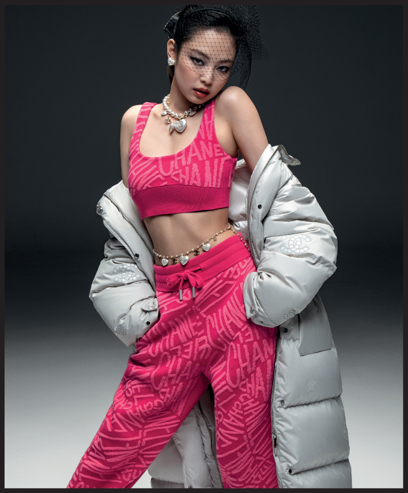 Jennie Kim kiêu sa trong BST Coco Neige 2021 của Chanel