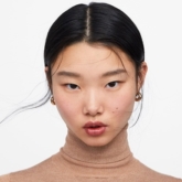 Khám phá phong cách trang điểm đậm chất retro trong show diễn Xuân Hè Dior 2022