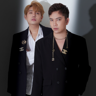 Bộ đôi NTK Ivan Trần và stylist Jun Tống khoe gu thời trang sành điệu trong bộ ảnh mới