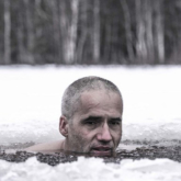 Người đàn ông Lithuania lập kỷ lục khi ngồi trong đá lạnh suốt 3 giờ