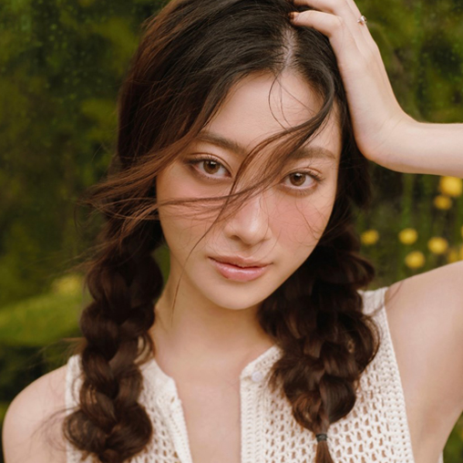 Ngắm một vẻ đẹp khác của Hoa hậu Lương Thùy Linh trong bộ ảnh mới