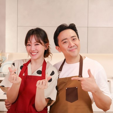 Trấn Thành mở show bếp núc “Lục cơm nguội” cùng bà xã Hari Won