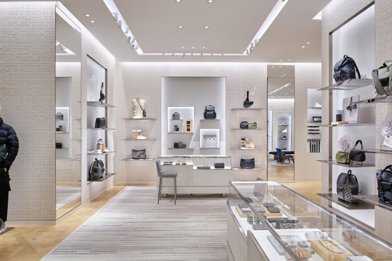 store dior tai sai gon 1 - Nhà mốt Dior chiều lòng các tín đồ hàng hiệu với trải nghiệm mua sắm tuyệt vời tại cửa hàng mới