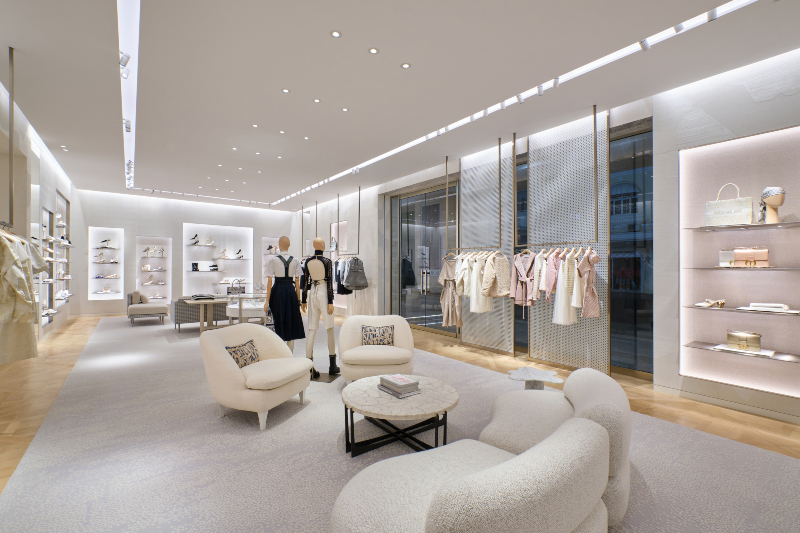 store dior tai sai gon 2 - Nhà mốt Dior chiều lòng các tín đồ hàng hiệu với trải nghiệm mua sắm tuyệt vời tại cửa hàng mới