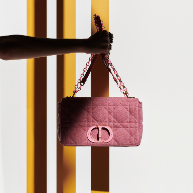 Có gì mới trong phiên bản nâng cấp của thiết kế túi “It bag” Dior Caro trong mùa Xuân Hè 2022 này?