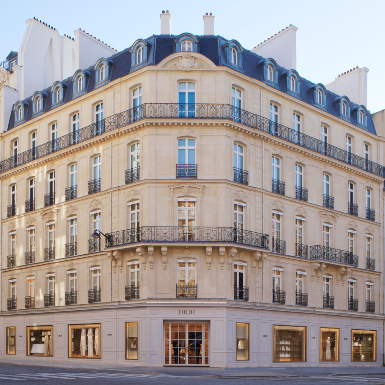 Ngôi nhà thời trang huyền thoại số 30 Montaigne của nhà mốt Christian Dior mở cửa trở lại sau hai năm tu sửa