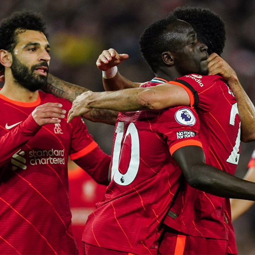 Thắng ‘hủy diệt’ M.U, Liverpool leo lên ngôi đầu Premier League