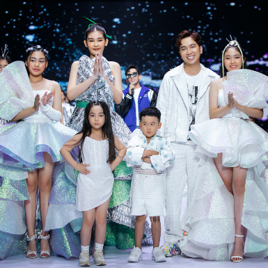 Hoa hậu Lê Âu Ngân Anh “tái xuất” sàn diễn thời trang với màn catwalk đỉnh cao tại show “Future Land” của NTK Ivan Trần
