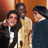 Grammy 2022: Khi âm nhạc là liều thuốc chữa lành