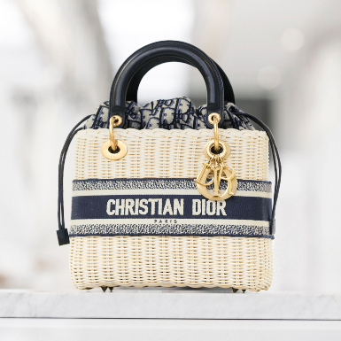 Đẳng cấp của sự tinh tế được thêu dệt nên bằng tinh hoa nghệ thuật thủ công trên các mẫu “It bag” mới của Dior
