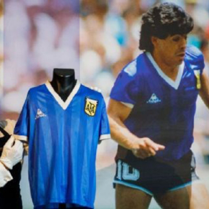 Áo thi đấu của siêu sao bóng đá Diego Maradona có giá cao kỷ lục