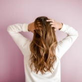 5 cách đơn giản “giải cứu” mái tóc khỏi tình trạng bết dầu