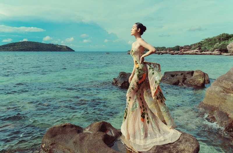 7 1 - Diệp Bảo Ngọc và Đào Thị Hà lộng lẫy trong thiết kế váy cưới Haute Couture của NTK Hoàng Hải