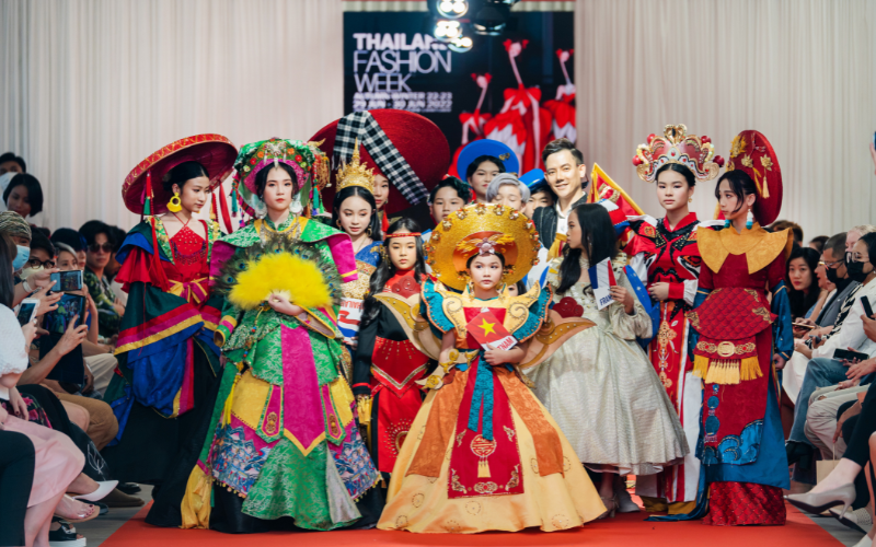Thời trang mang đậm bản sắc Việt tỏa sáng tại Thailand Fashion Week 2022