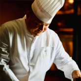 Đầu bếp sao Michelin – Junichi Yoshida: “Chăm chút cho bò cũng tỉ mỉ như chăm chút… người yêu”