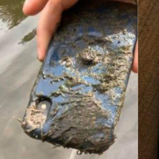 Điện thoại iPhone vẫn hoạt động sau 10 tháng nằm dưới đáy sông