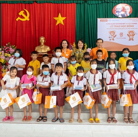 Guardian Việt Nam giúp trẻ em khó khăn được đến trường