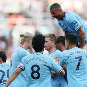 Premier League: Manchester City mất ngôi đầu, Chelsea thua đậm