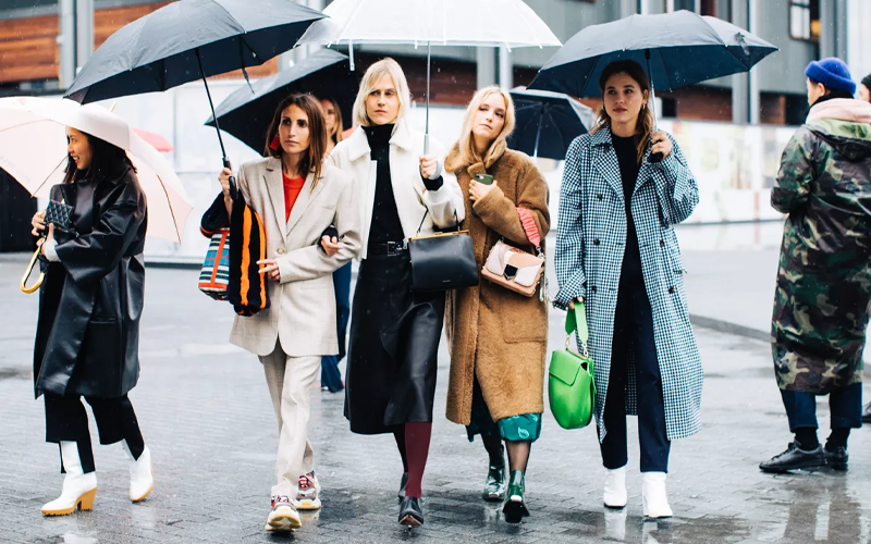 hbt - Bỏ túi 5 món đồ thời trang giải cứu các quý cô khỏi những cơn mưa “không hẹn mà gặp” ngày cuối Hè