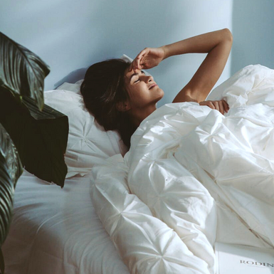 Nằm ngủ sai tư thế ảnh hưởng đến làn da của bạn như thế nào?