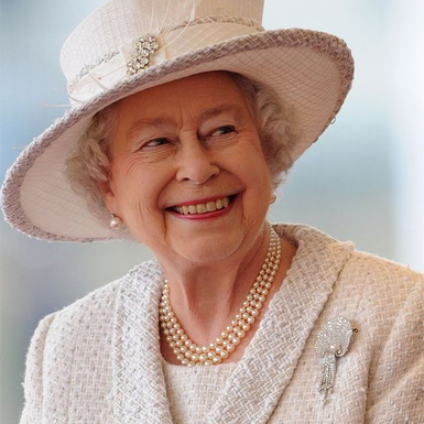 Nữ hoàng Anh Elizabeth II – “Biểu tượng bất tử” của thời trang Hoàng gia Anh