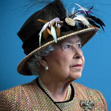 “Thời trang ngoại giao” của Nữ hoàng Elizabeth II: Khi thời trang cất tiếng nói